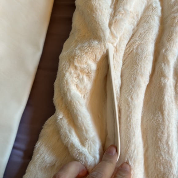 Dennis Basso faux fur with faux leather detachable sleeves. Creamy white. - Picture 6 of 15